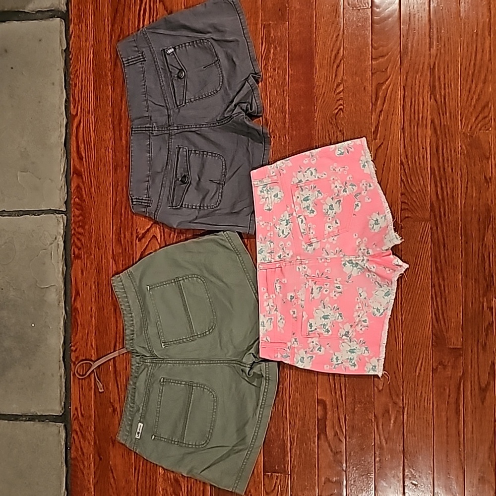 Unionbay and Mossimo Shorts (3 pair) size 9 - Picture 2 of 5